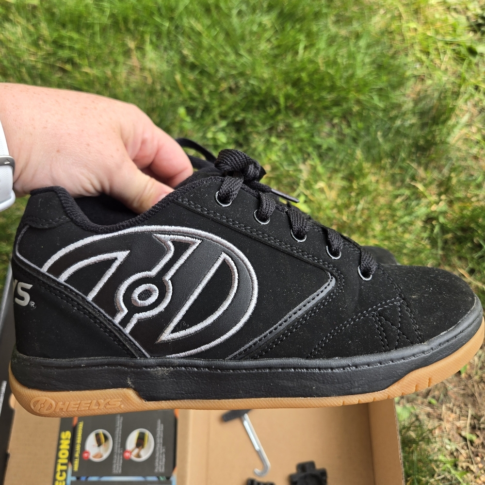 Heelys Black Skate Shoes with Tan Soles
